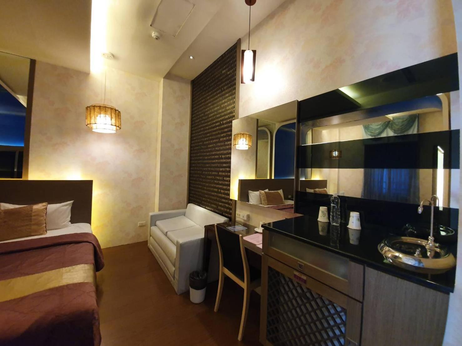 Sun Garden Motel Kaohsiung Buitenkant foto